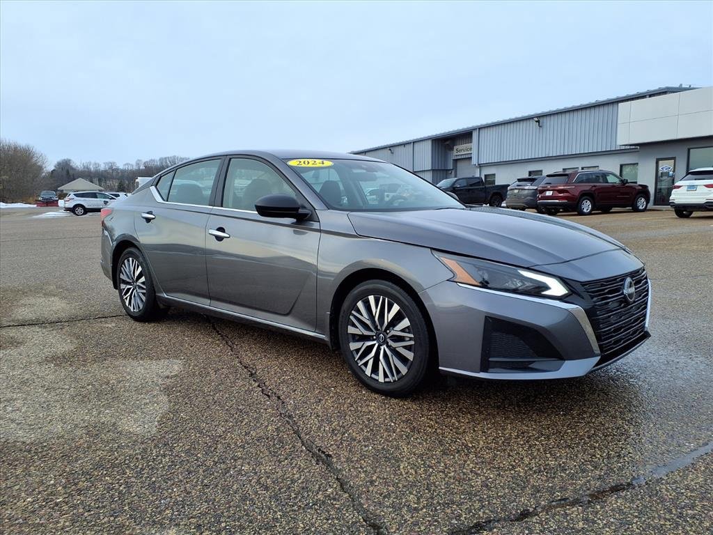 Used 2024 Nissan Altima 2.5 SV