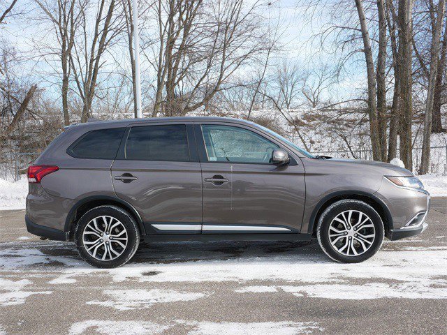 Used 2017 Mitsubishi Outlander SE image 8