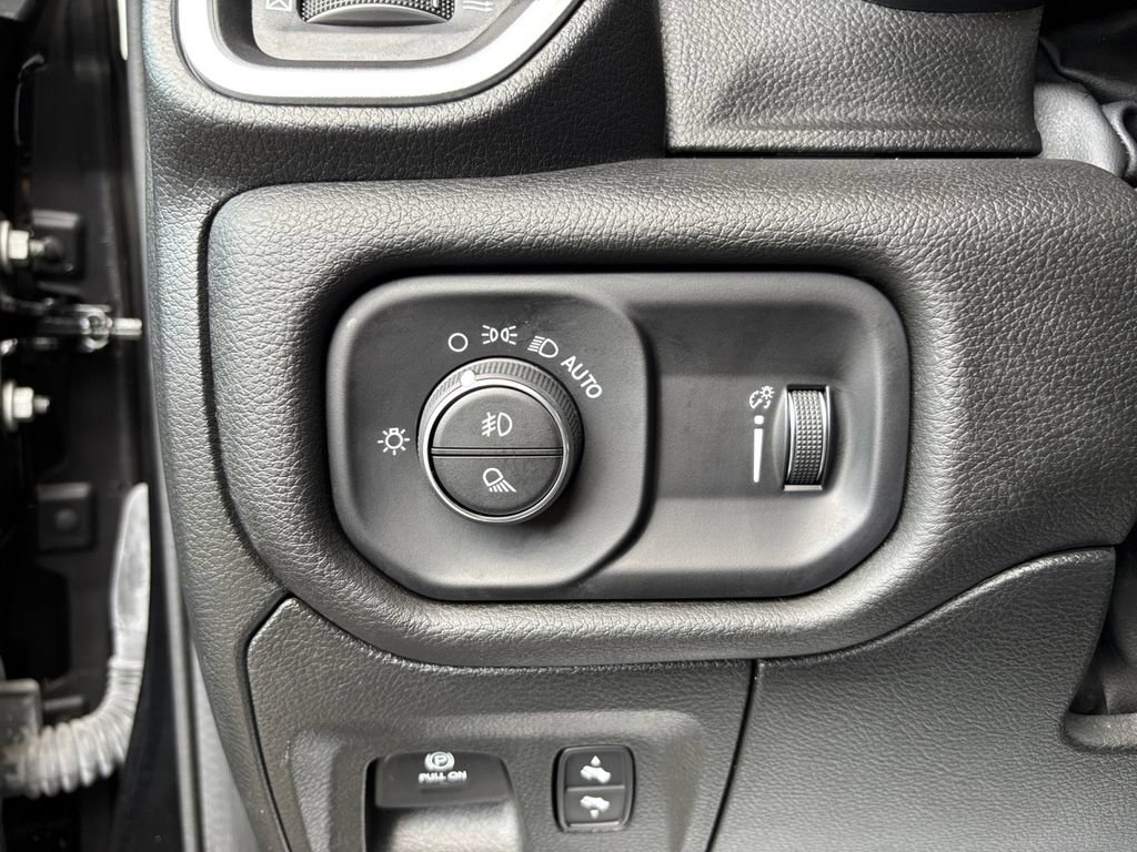 Used 2023 RAM 1500 Big Horn AWD/4WD image 31