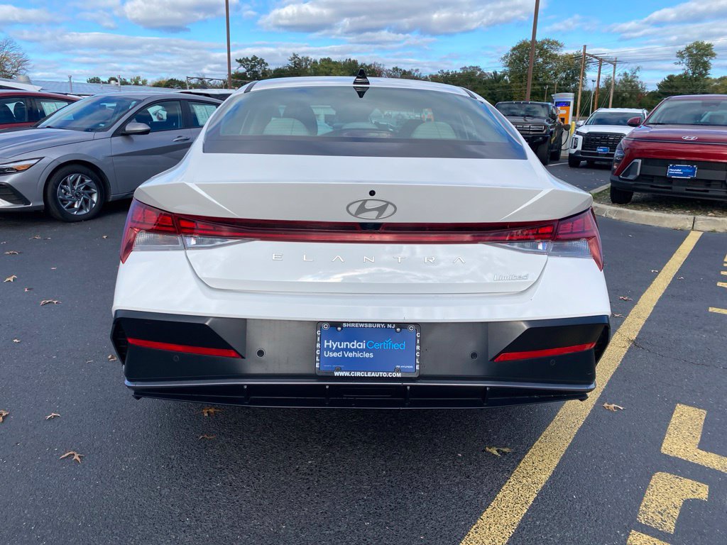 Certified 2024 Hyundai Elantra Limited FWD image 5