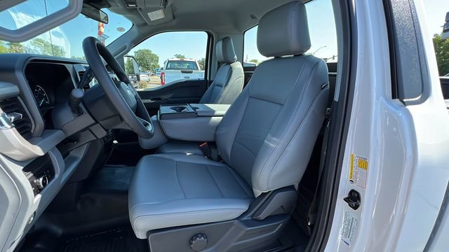 New 2023 Ford F250 XL w/ XL Chrome Package image 17