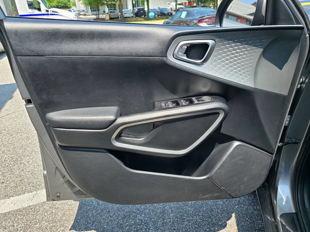 Used 2024 Kia Soul LX w/ Option Group 015 FWD image 7