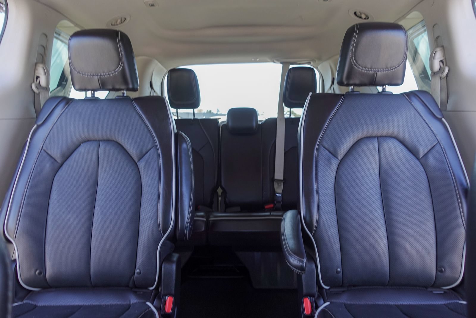 Used 2023 Chrysler Pacifica Limited FWD image 13