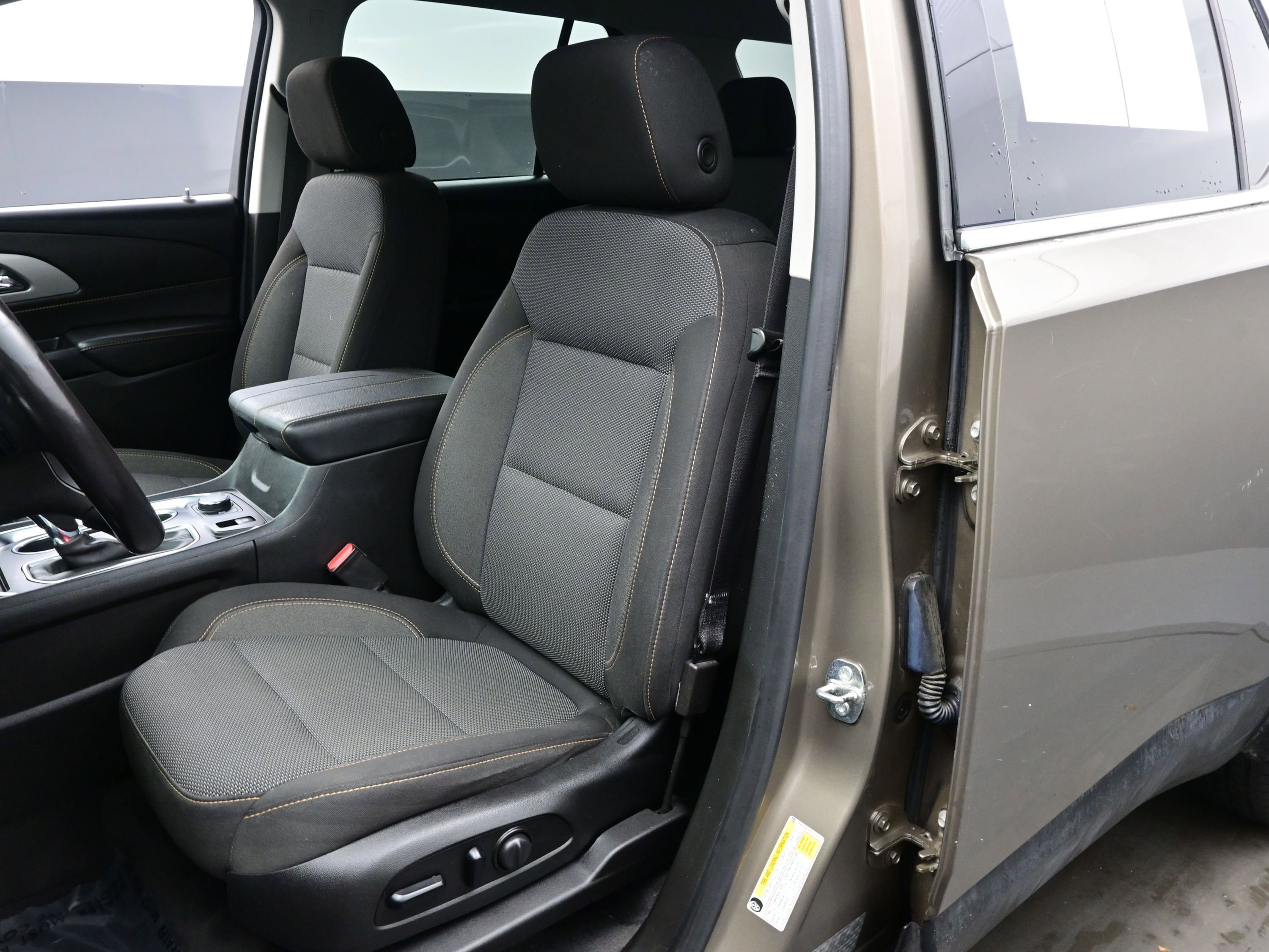 Used 2020 Chevrolet Traverse LT image 13