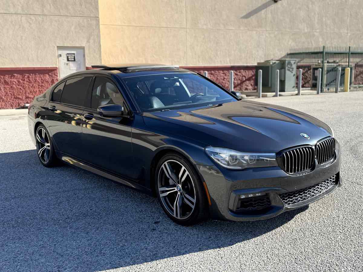 Used 2017 BMW 740i image 1