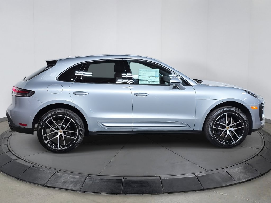 Certified 2026 Porsche Macan AWD/4WD image 8