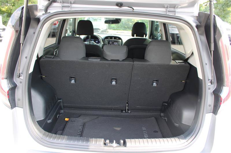 Used 2025 Kia Soul LX w/ LX Technology Package FWD image 8
