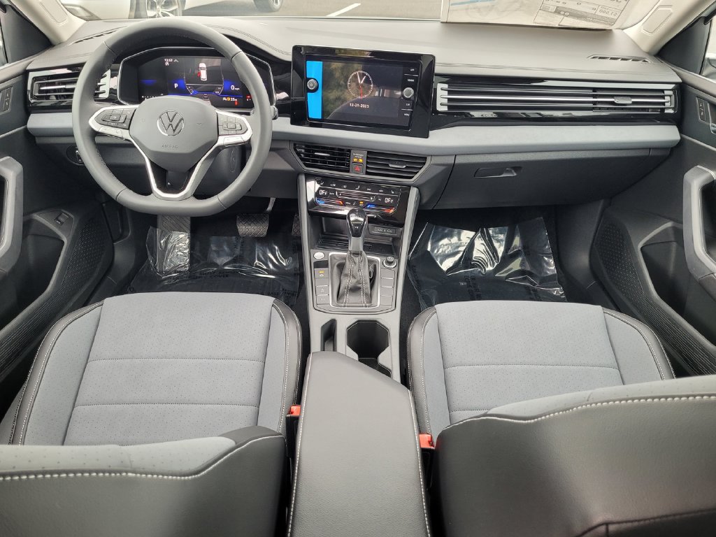 New 2026 Volkswagen Jetta SE FWD image 15