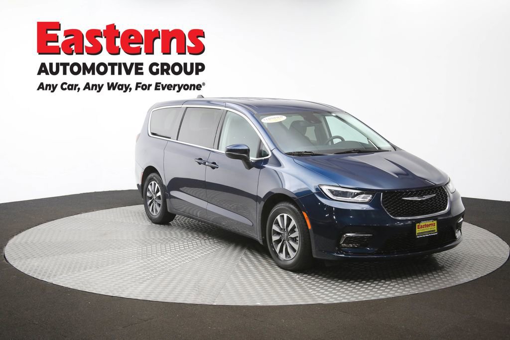 Used 2023 Chrysler Pacifica Touring-L FWD image 52