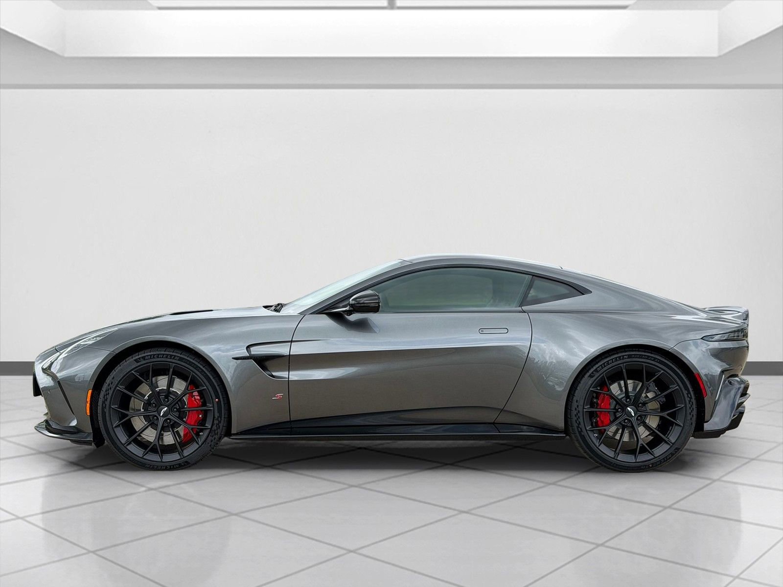 New 2026 Aston Martin V8 Vantage S image 8