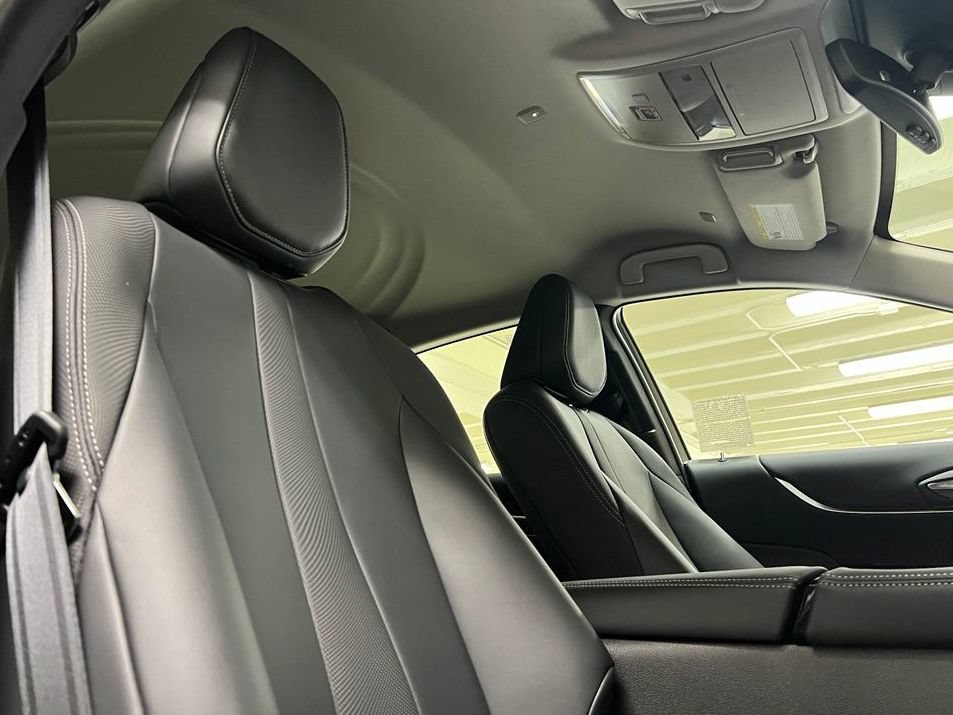 New 2026 Toyota Mirai RWD image 17