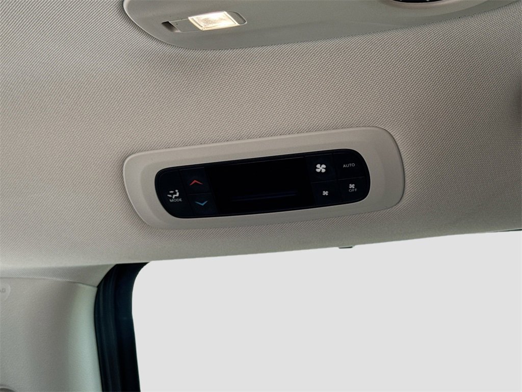 Used 2022 Chrysler Pacifica Touring-L image 24