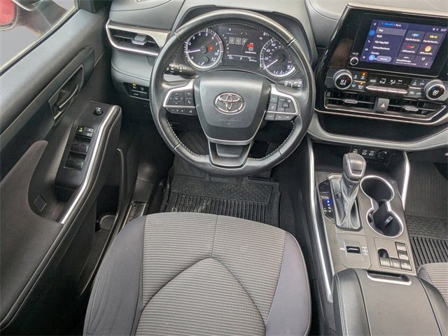 Used 2023 Toyota Highlander L image 17