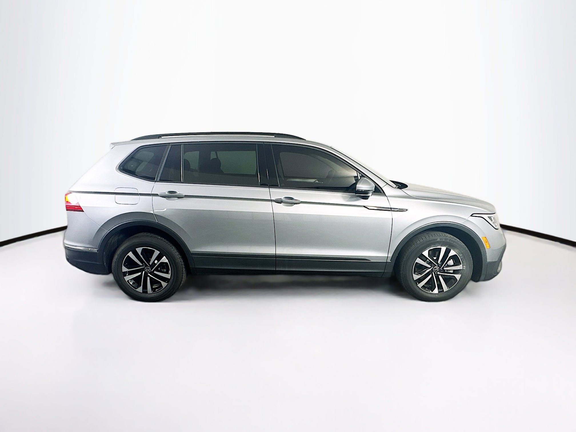 Used 2023 Volkswagen Tiguan S image 10