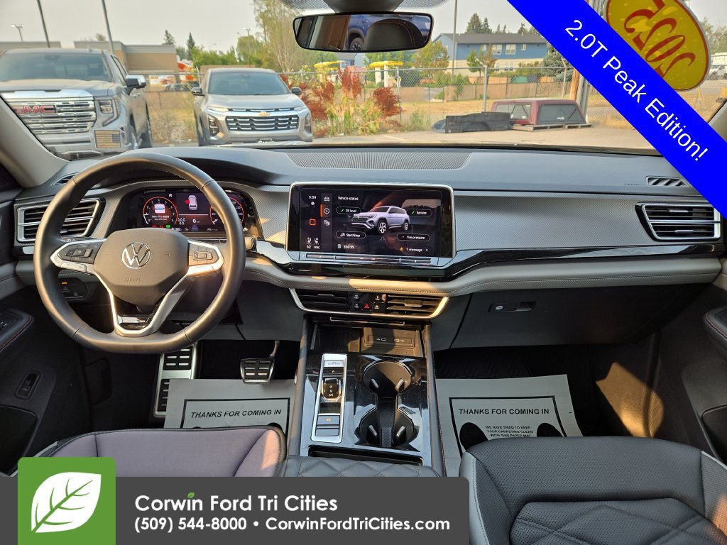Used 2025 Volkswagen Atlas Peak Edition SE AWD/4WD image 3