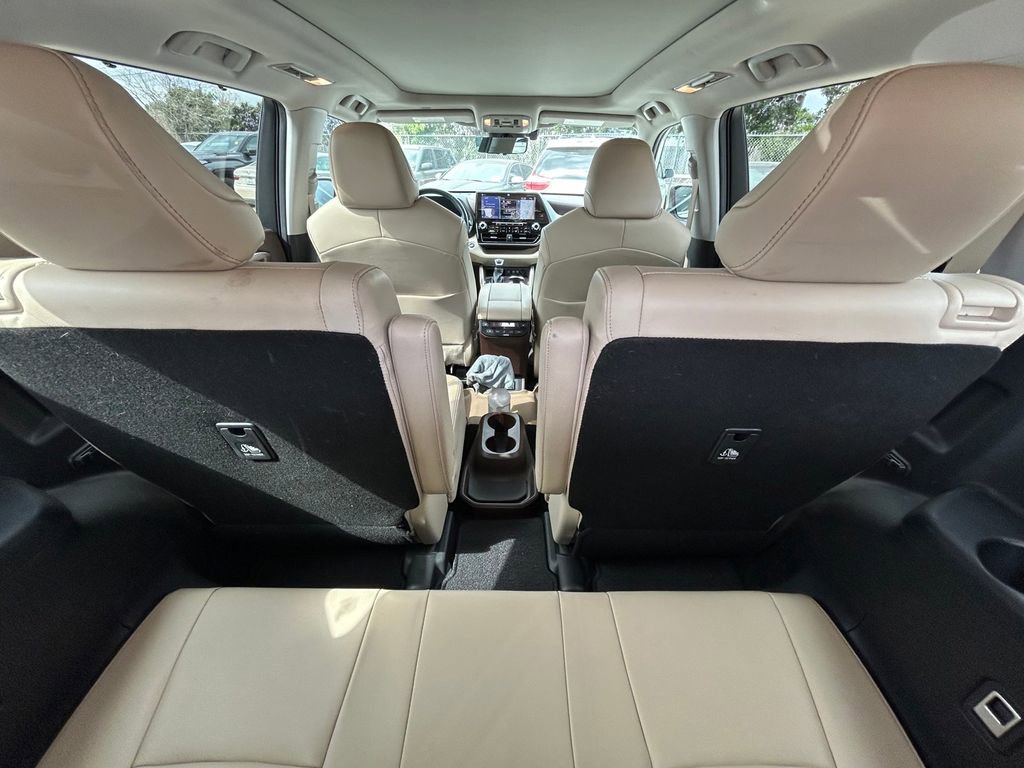 Used 2021 Toyota Highlander Platinum image 16