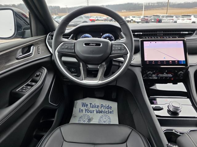 Used 2025 Jeep Grand Cherokee L Limited w/ Black Appearance Package image 25