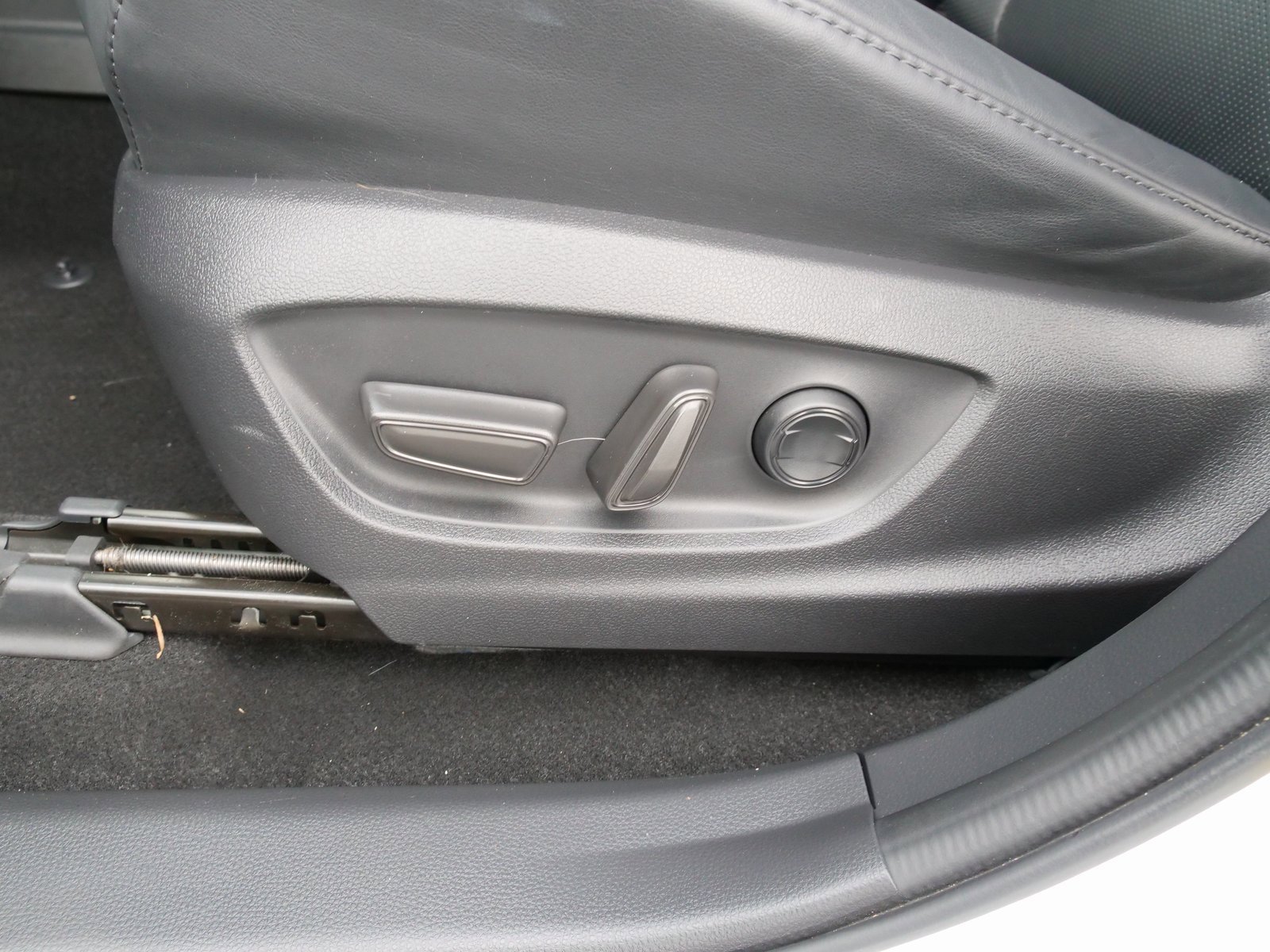 Used 2023 Toyota Crown Limited image 15