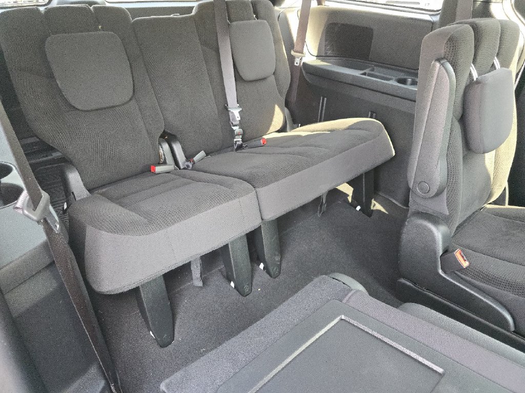 Used 2017 Dodge Grand Caravan SE FWD image 17