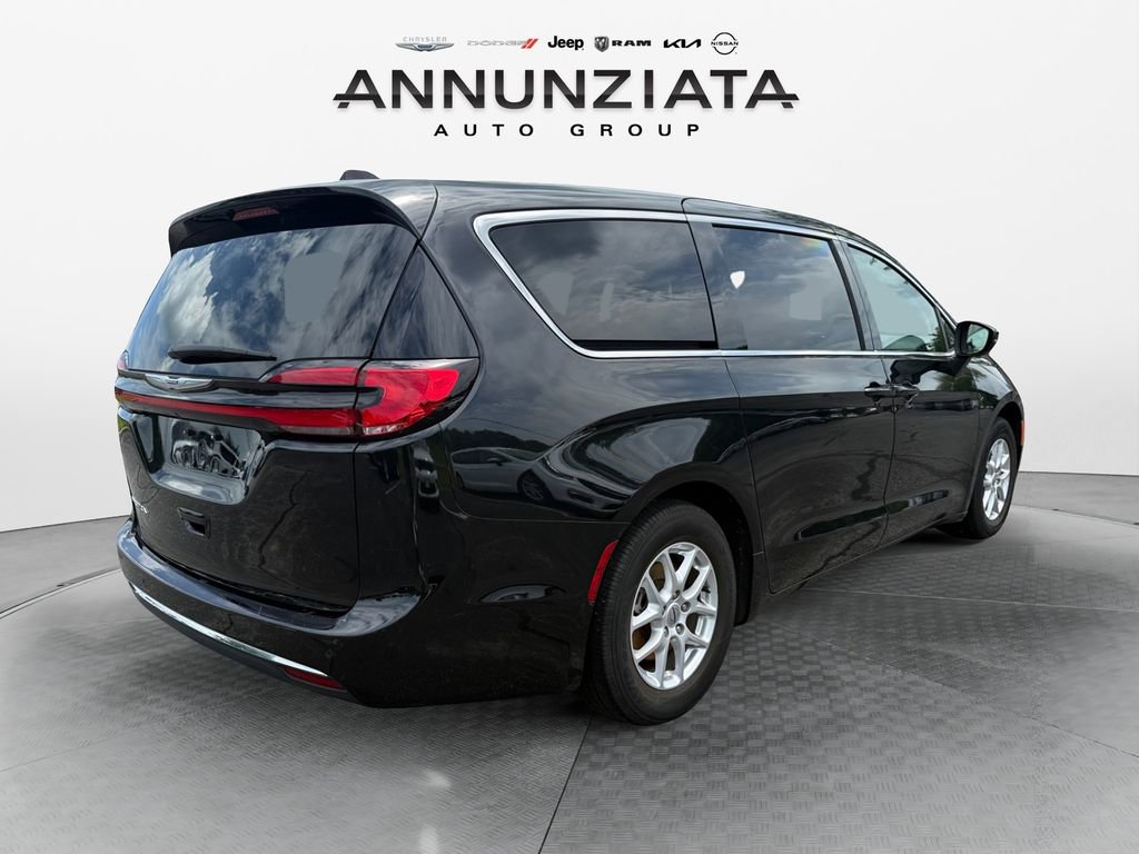 Certified 2023 Chrysler Pacifica Touring-L image 5