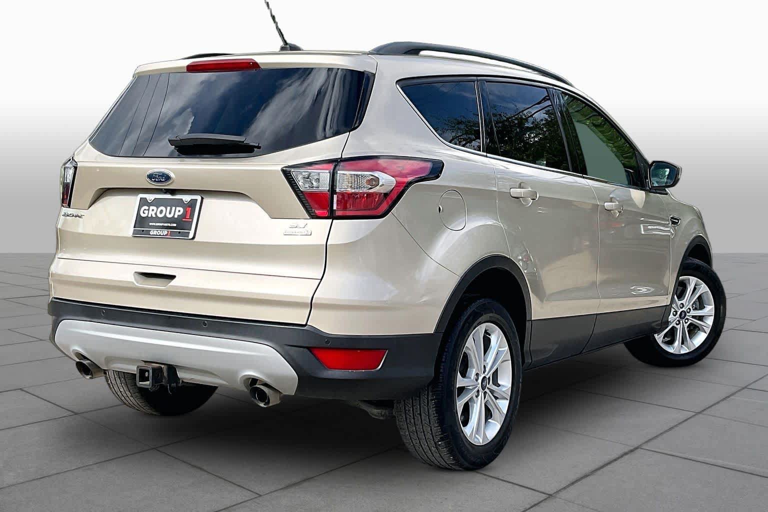 Used 2017 Ford Escape SE w/ Equipment Group 201A FWD image 13