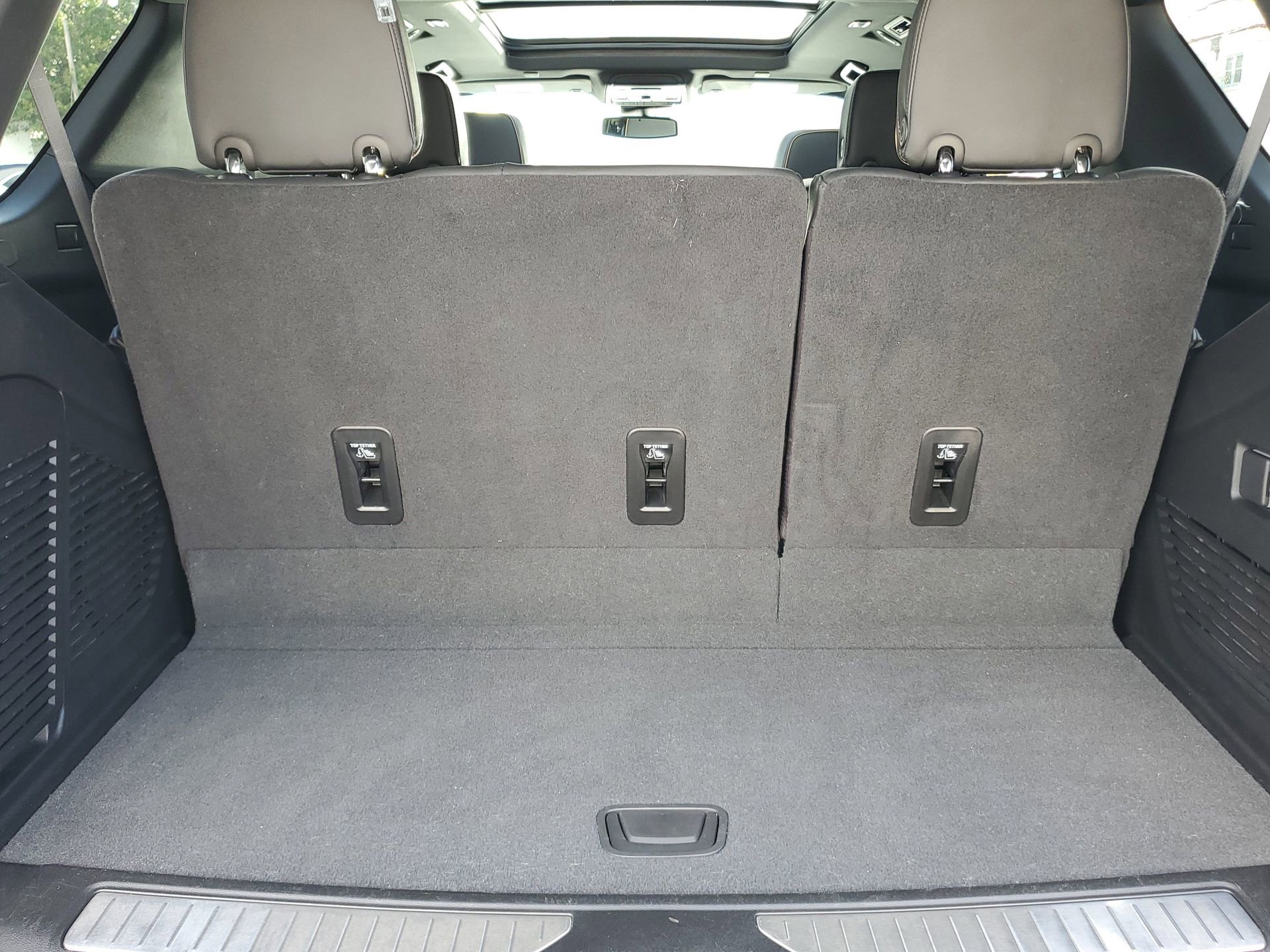 Used 2024 GMC Yukon AT4 w/ Technology Package image 8