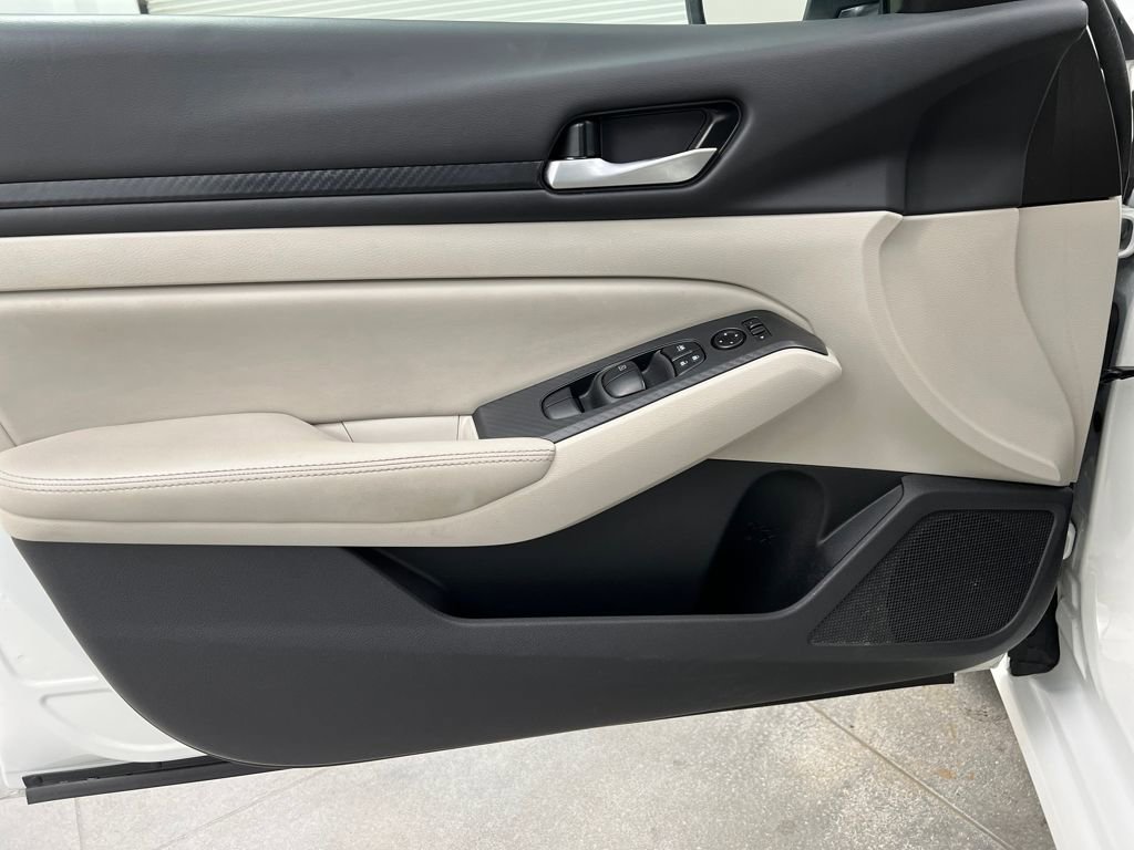 Used 2024 Nissan Altima 2.5 SV FWD image 10