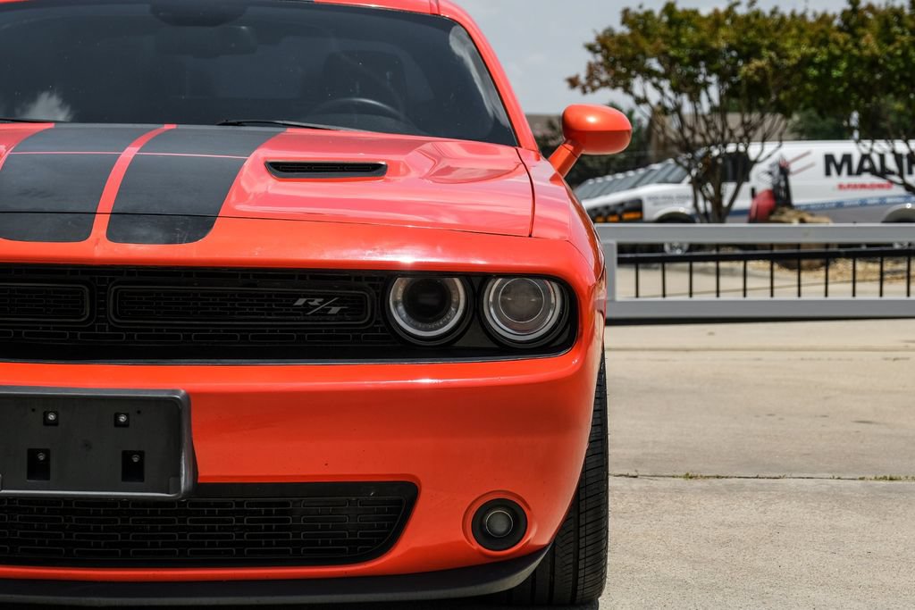 Used 2016 Dodge Challenger R/T w/ Blacktop Package RWD image 39