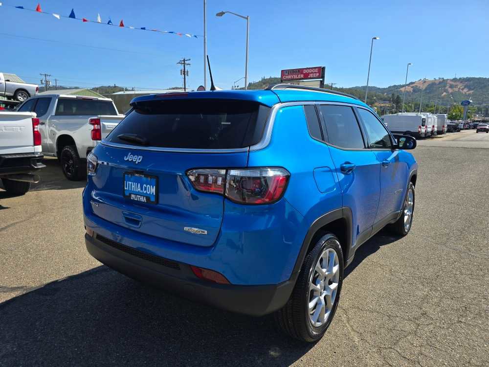 Used 2024 Jeep Compass Latitude image 5