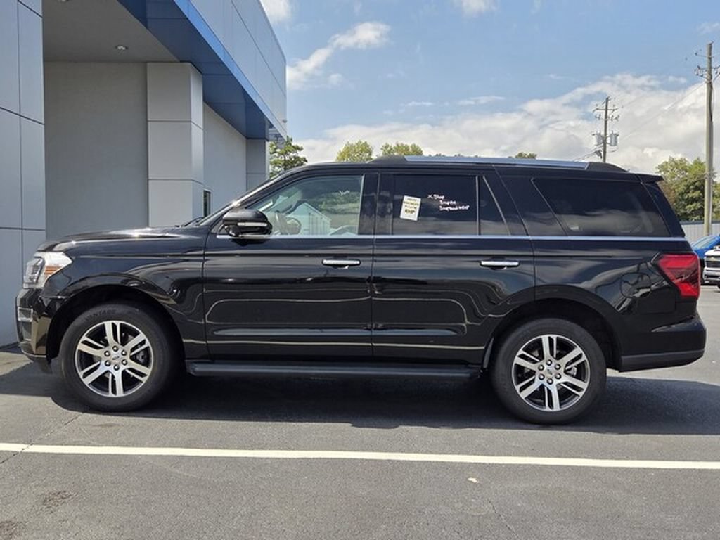 Used 2024 Ford Expedition Limited RWD image 2