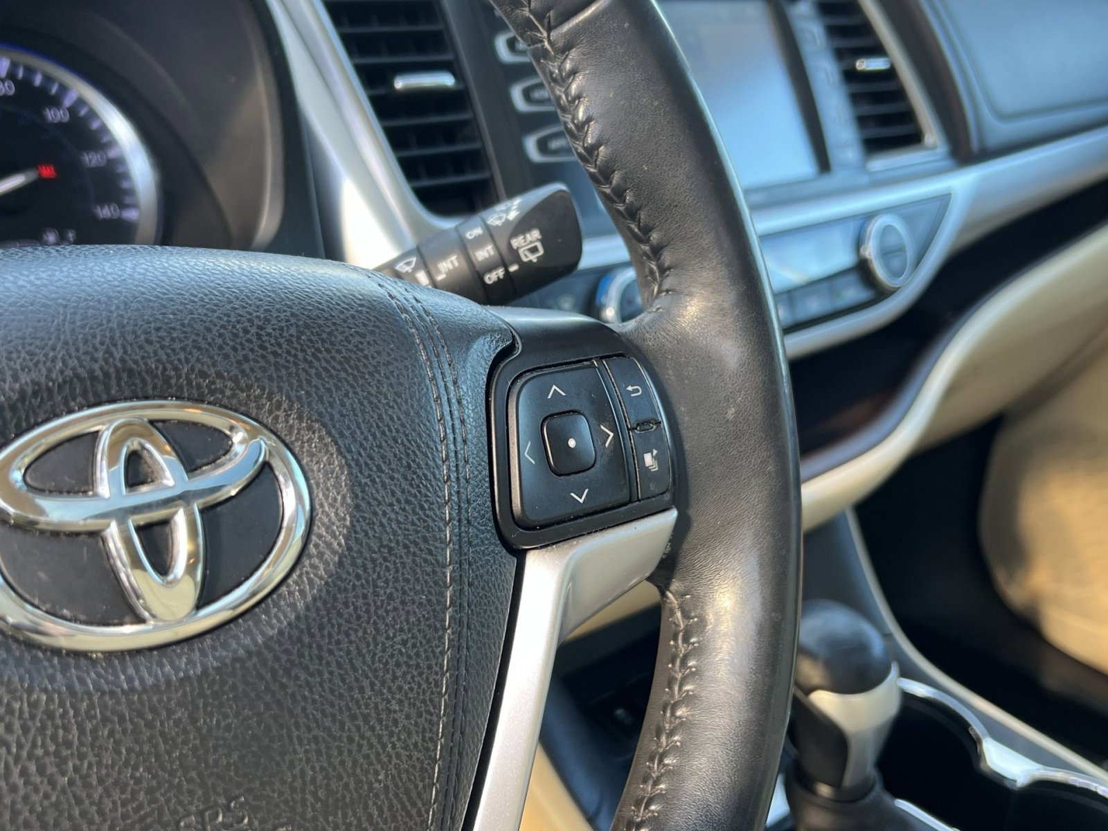 Used 2016 Toyota Highlander XLE image 33