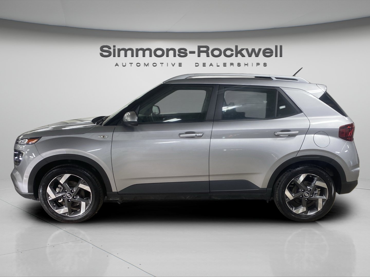 Used 2025 Hyundai Venue SEL FWD image 2