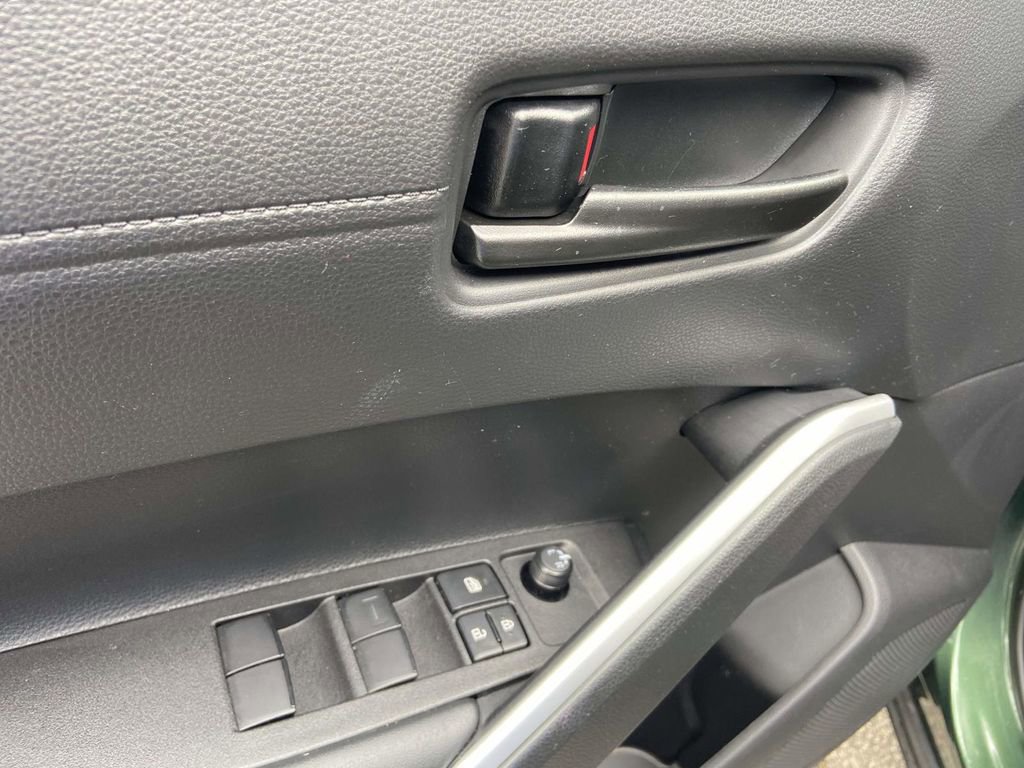 Used 2025 Toyota Corolla Cross LE image 14