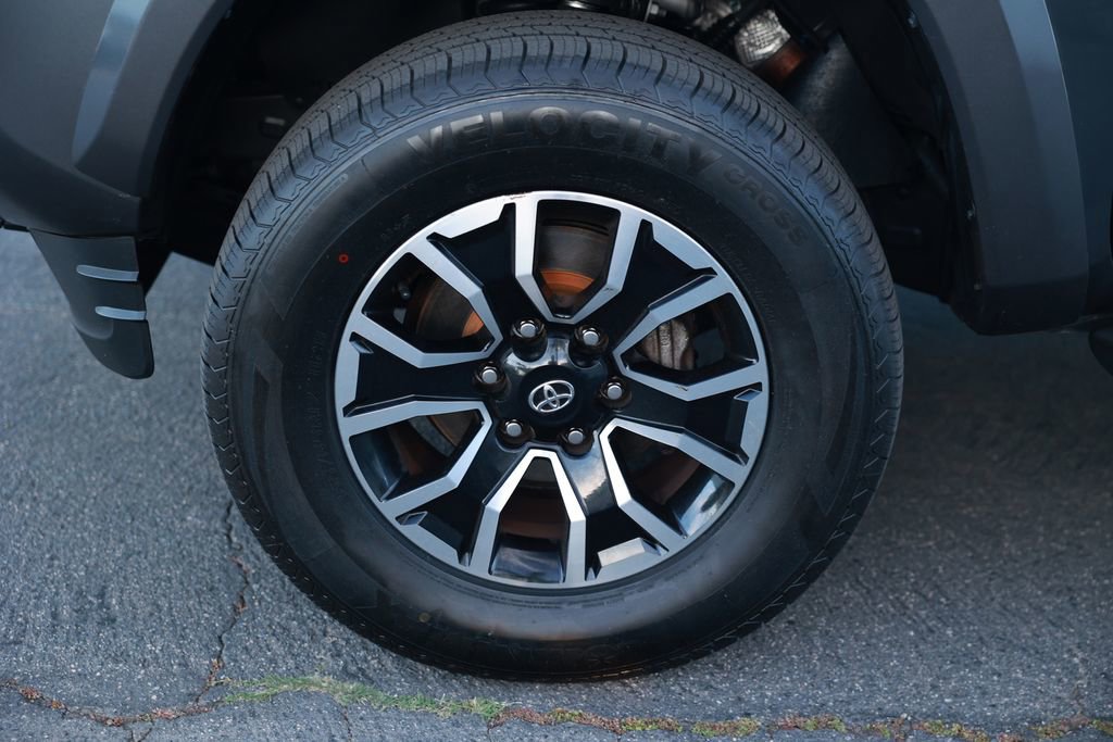 Used 2022 Toyota Tacoma TRD Sport w/ Technology Package image 12