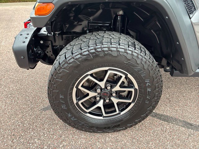 Used 2024 Jeep Gladiator Rubicon w/ Technology Group AWD/4WD image 13