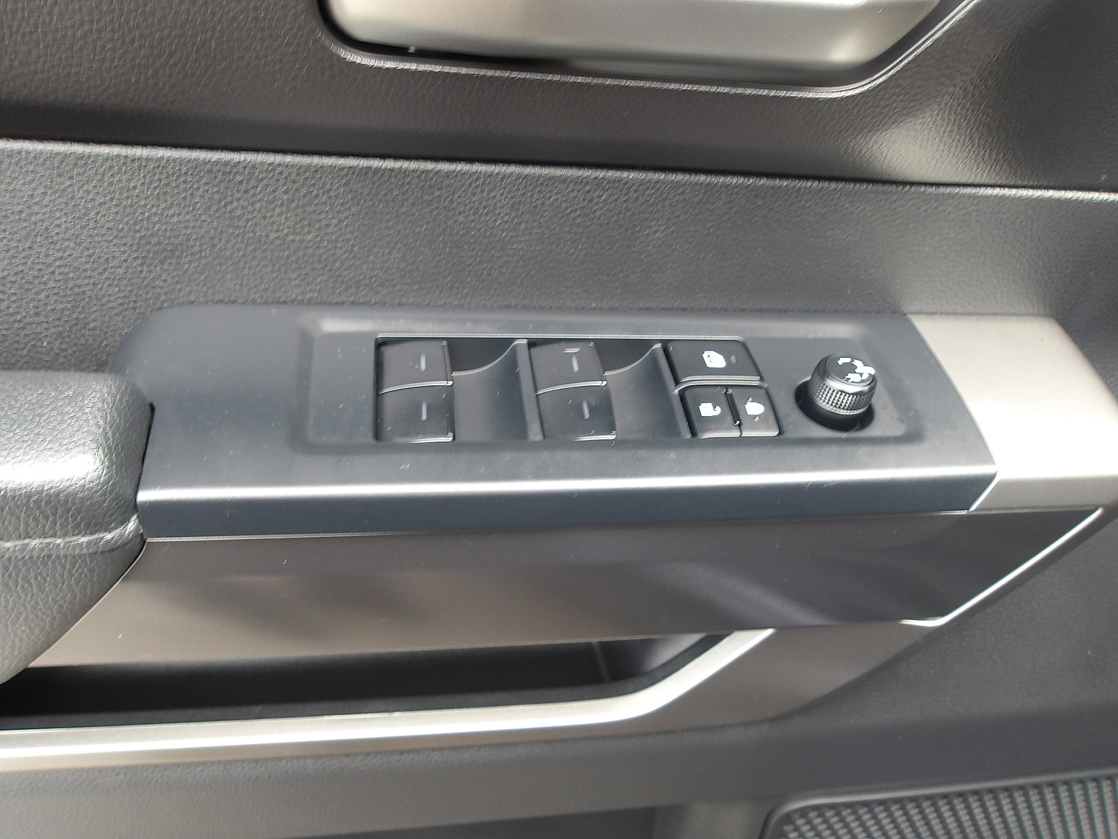 Used 2025 Toyota Tundra SR5 w/ TRD Off-Road Package AWD/4WD image 13