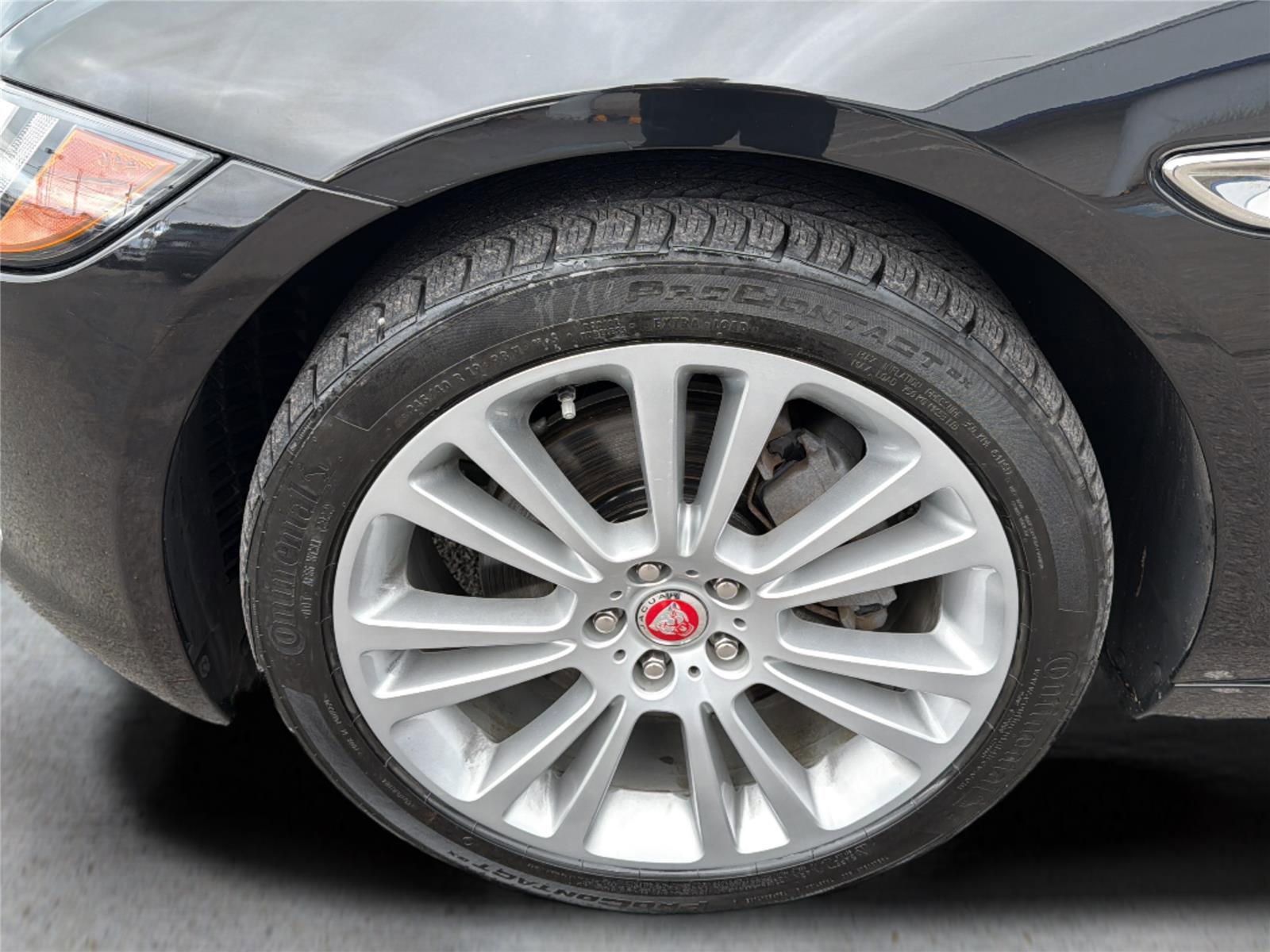 Used 2020 Jaguar XF Premium image 39