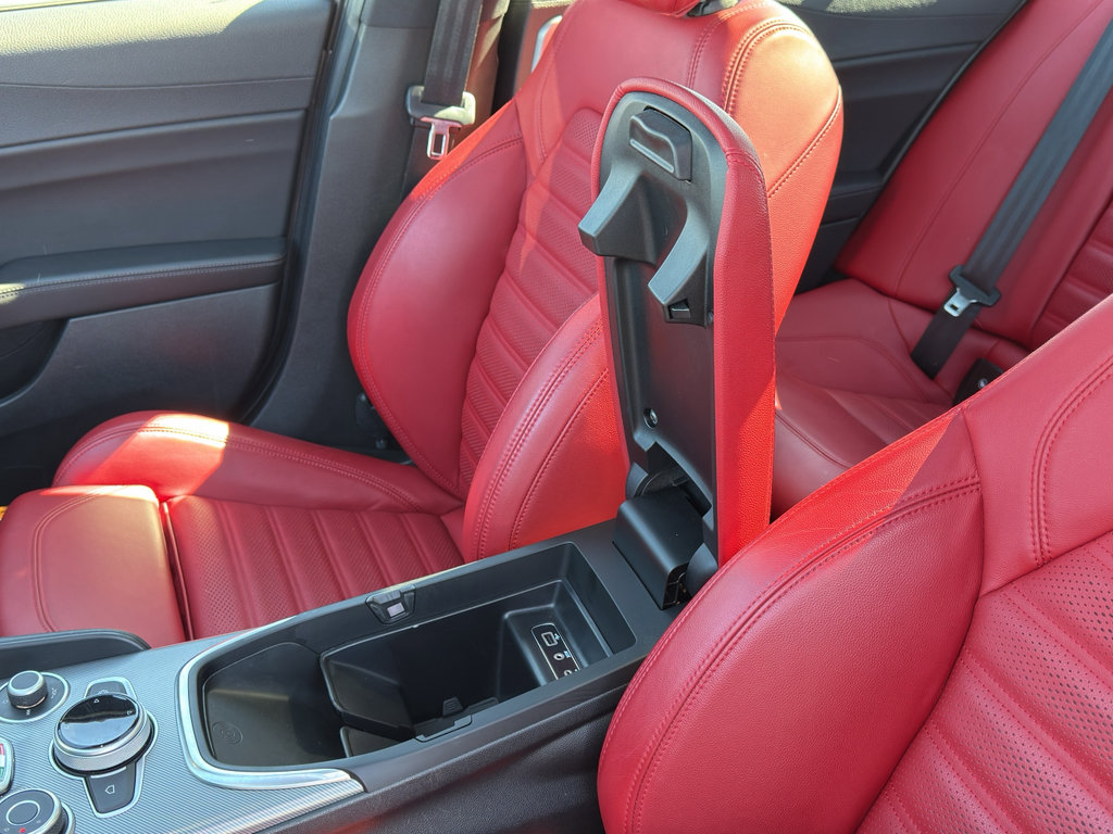 Used 2024 Alfa Romeo Giulia Veloce AWD/4WD image 18