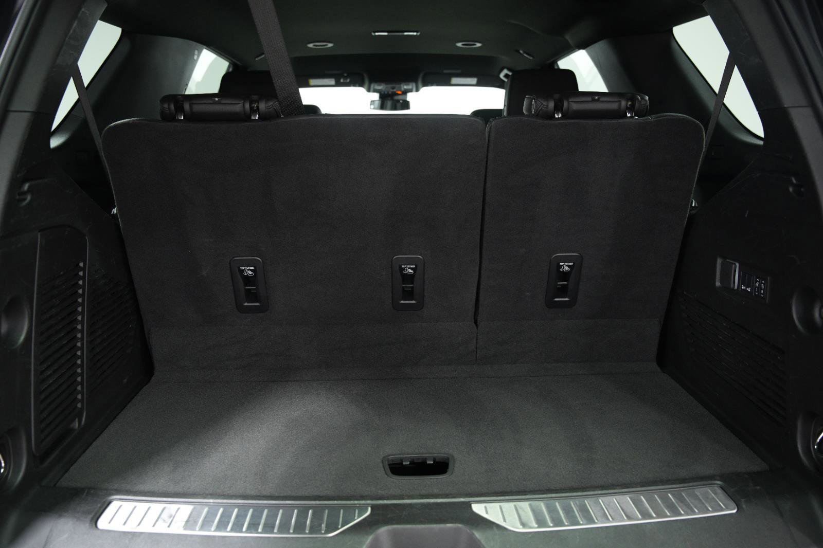 Used 2025 GMC Yukon Denali AWD/4WD image 14