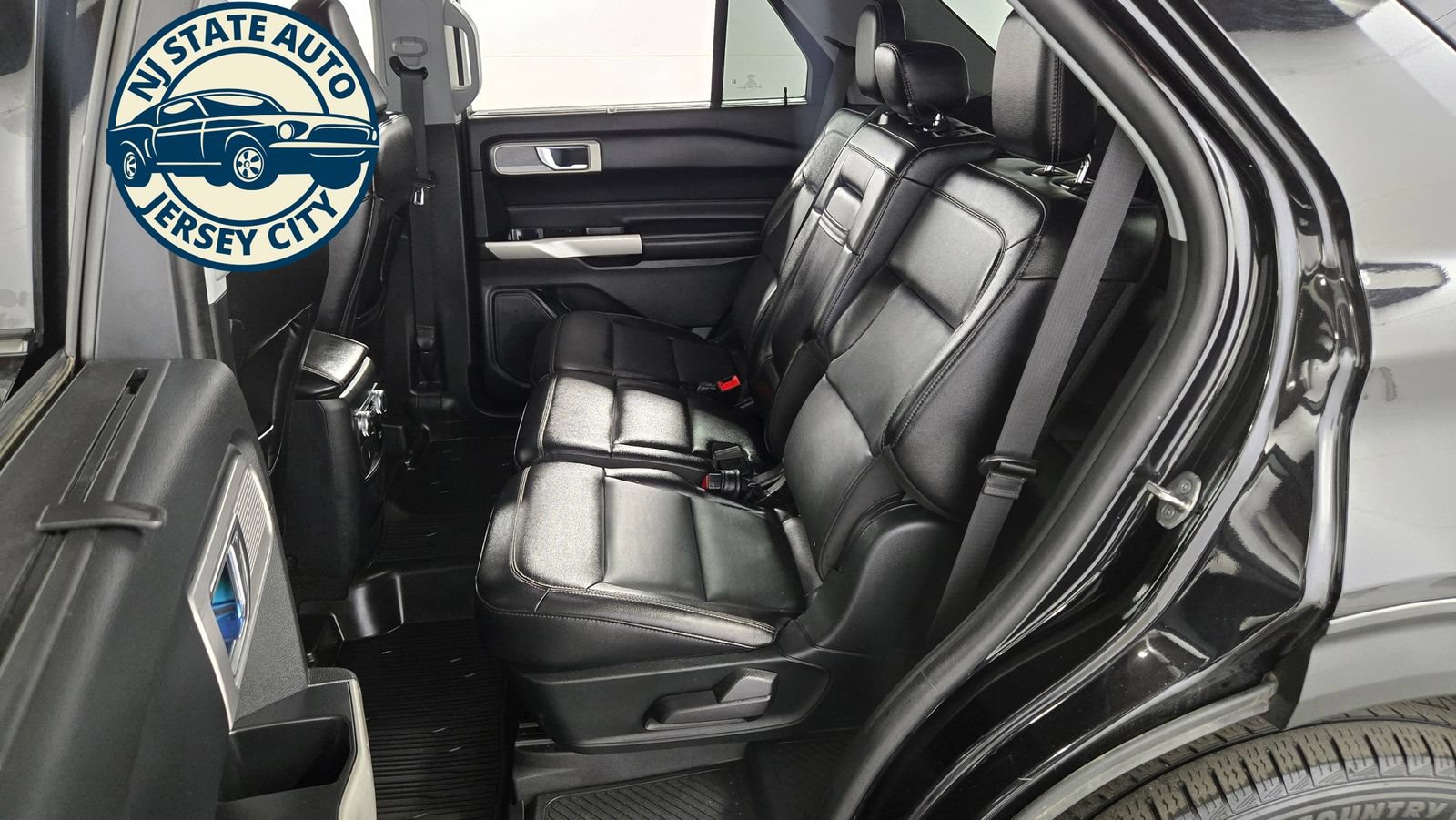 Used 2021 Ford Explorer Limited w/ Equipment Group 301A AWD/4WD image 31