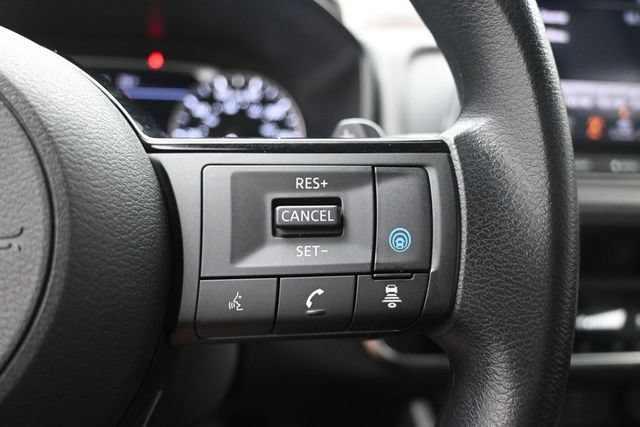 Used 2023 Nissan Rogue SV AWD/4WD image 16