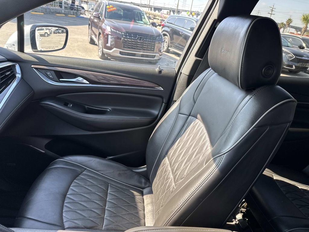 Used 2023 Buick Enclave Avenir w/ Avenir Technology Package image 16