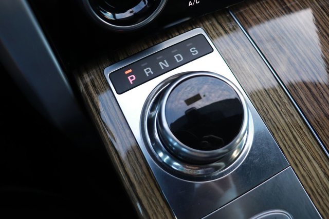 Used 2018 Land Rover Range Rover image 21