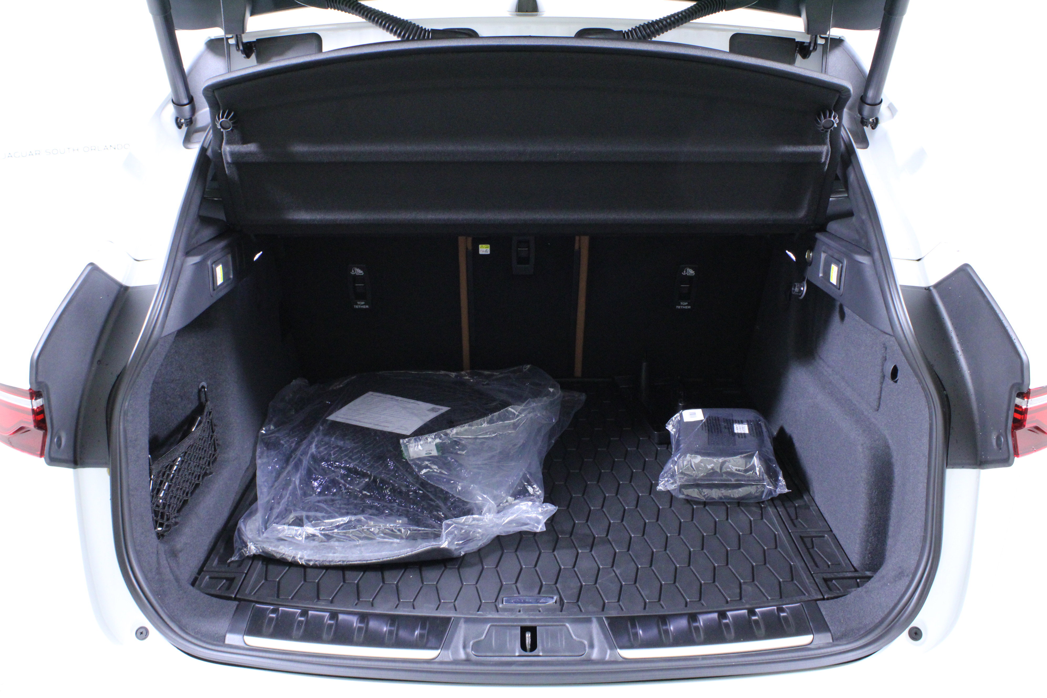 New 2026 Jaguar F-PACE R-Dynamic S image 9