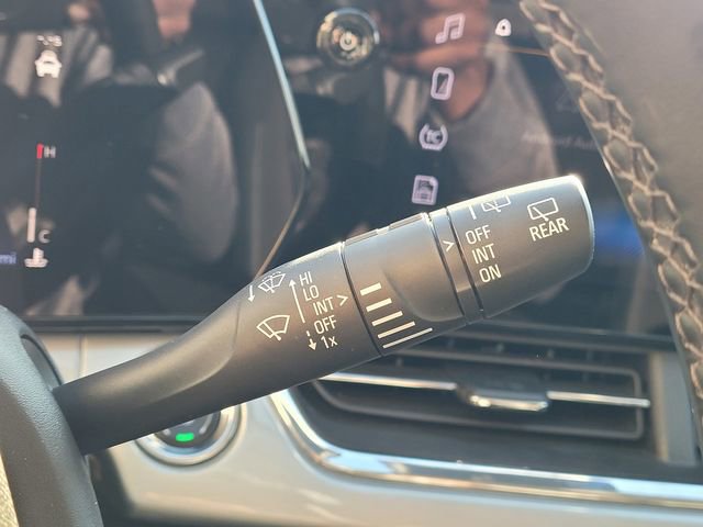 Used 2025 Chevrolet Trax LT w/ LT Convenience Package image 17