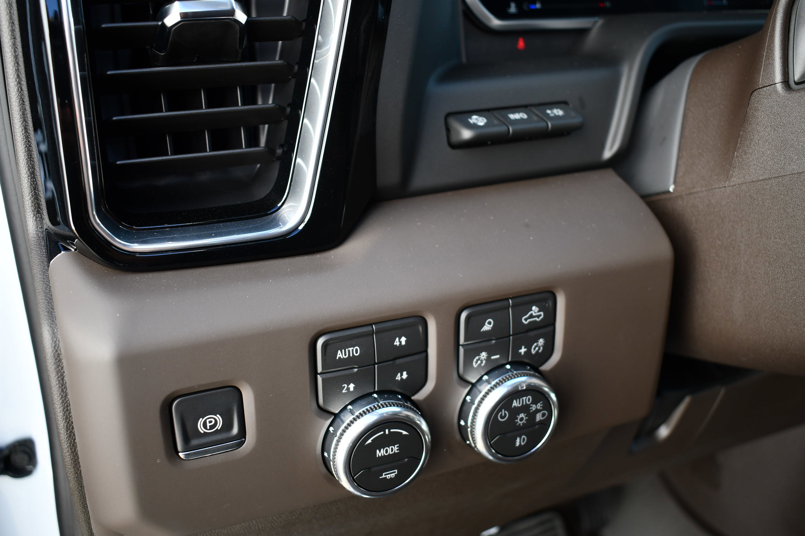 New 2026 GMC Sierra 2500 Denali w/ Denali Reserve Package image 17