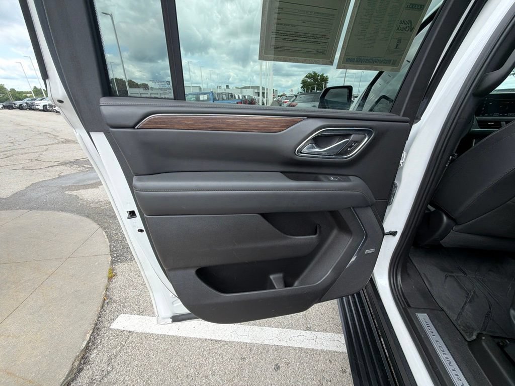 Used 2023 Chevrolet Suburban High Country w/ Premium Package 2 AWD/4WD image 21