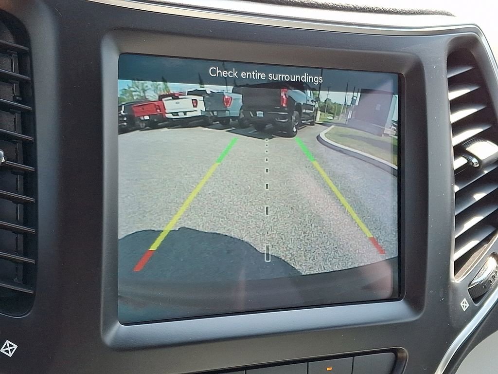 Used 2021 Jeep Cherokee Latitude Lux w/ Comfort/Convenience Group AWD/4WD image 18