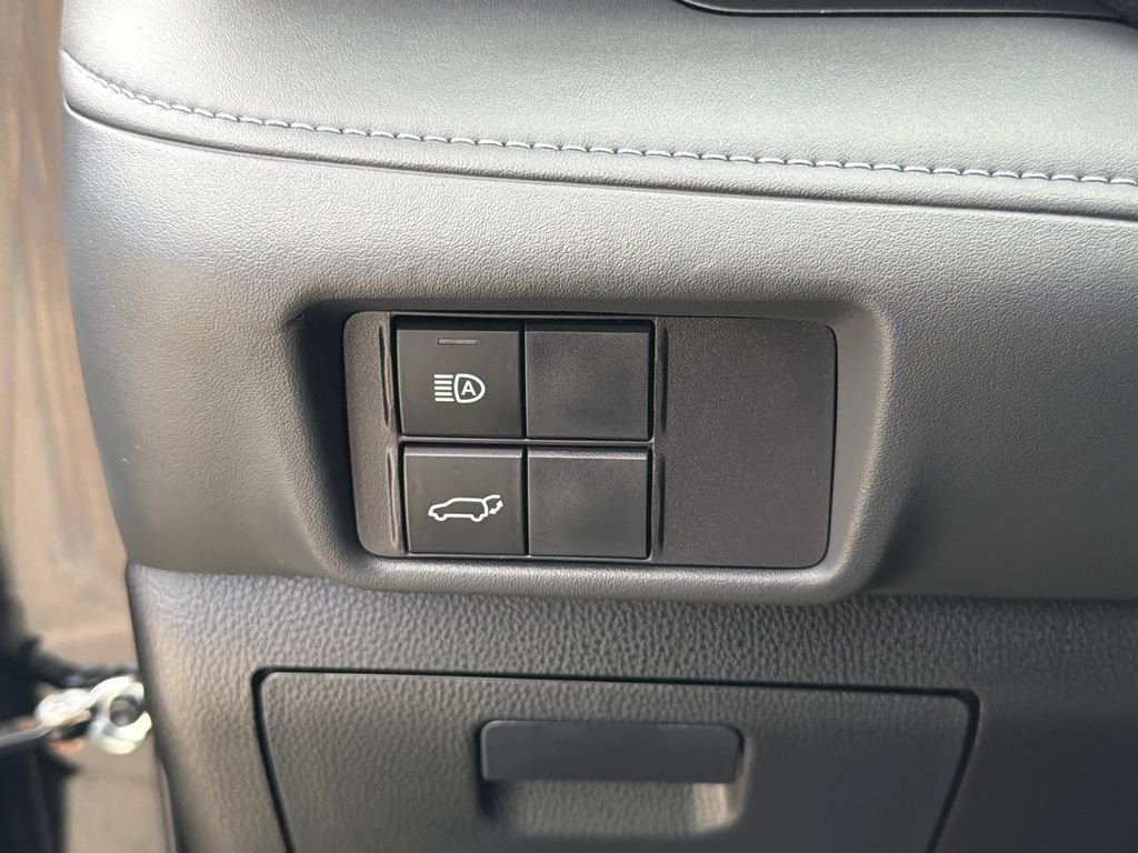Used 2024 Toyota Highlander XLE AWD/4WD image 23