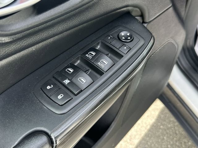 Used 2016 Jeep Cherokee Limited w/ Luxury Group image 15